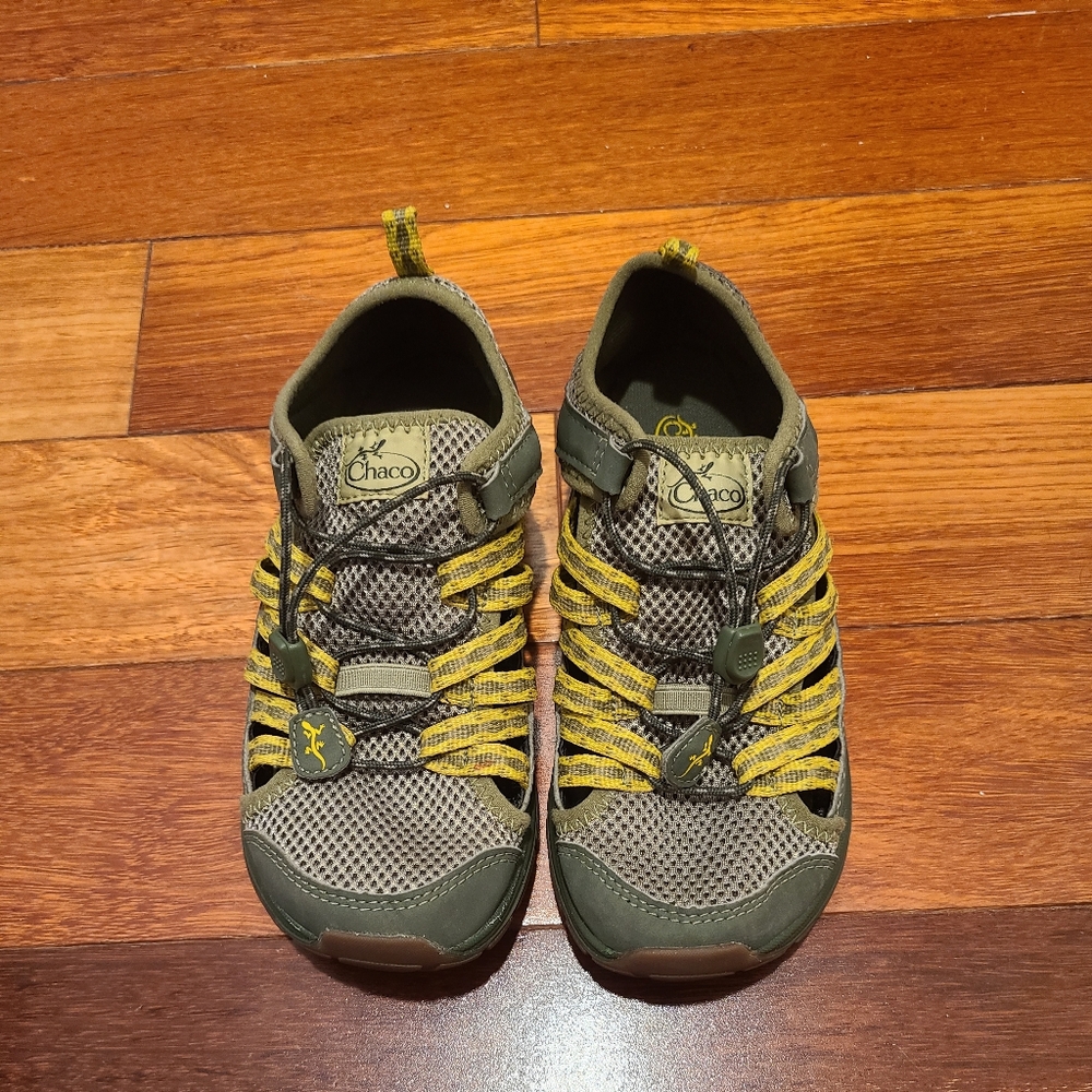 Chaco Boys Sandal Shoes size 2C